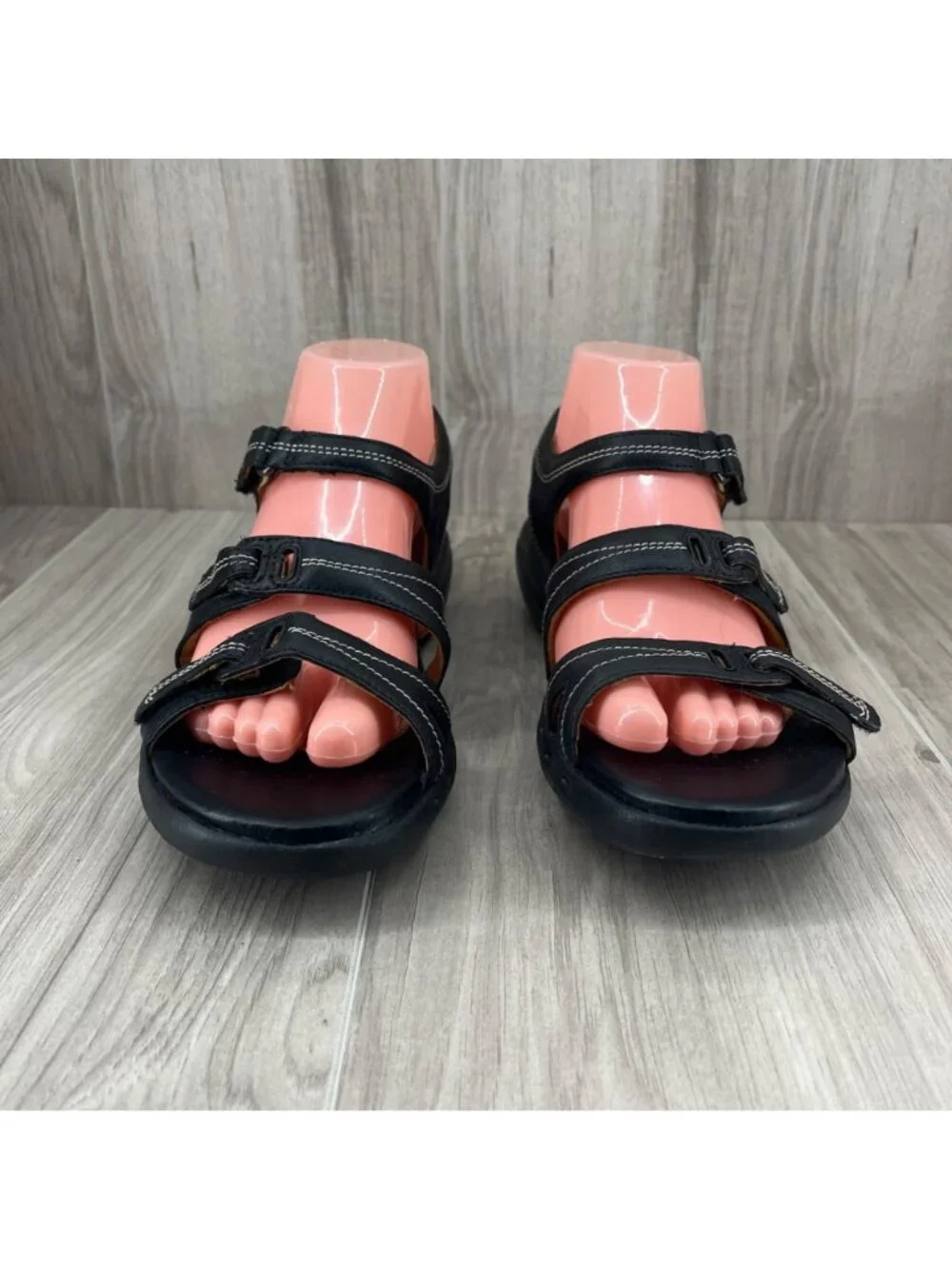 Clarks Sandals Womens 8.5M Black Leather Hook and Loop Strap Shoes